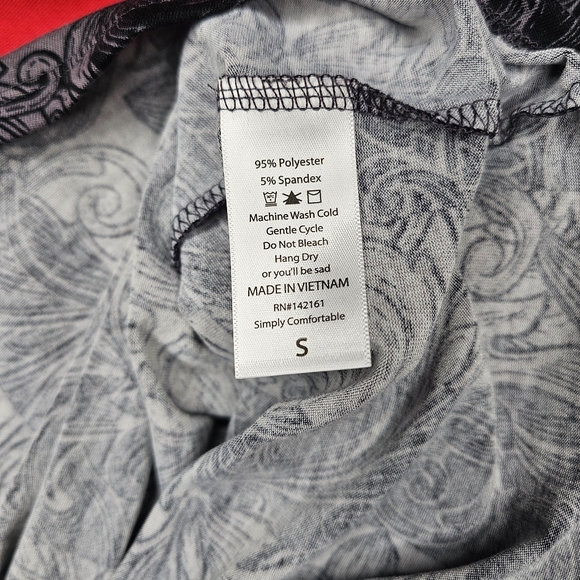 Red Sleeves LuLaRoe Randy - Picture 3 of 7